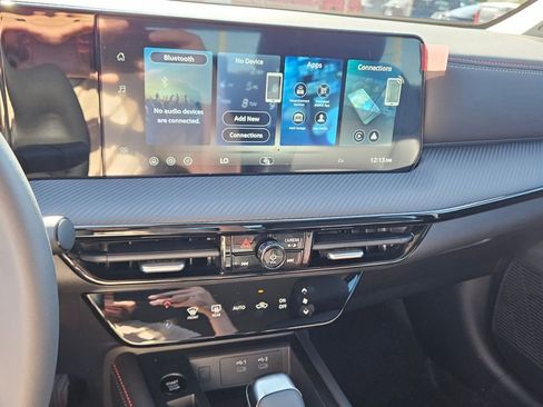New 2026 Nissan Kicks SR FWD image 18