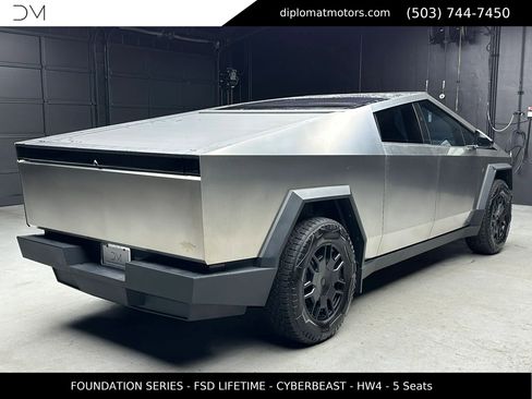Used 2024 Tesla Cybertruck Cyberbeast AWD/4WD image 6