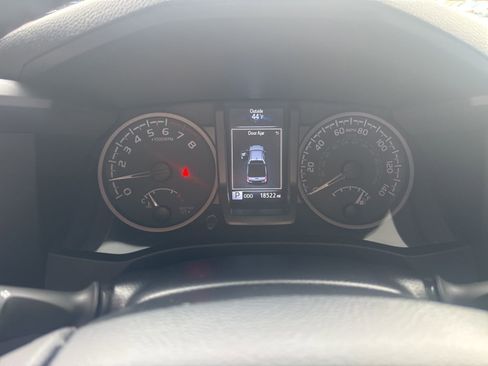 Used 2023 Toyota Tacoma TRD Sport w/ Technology Package image 15