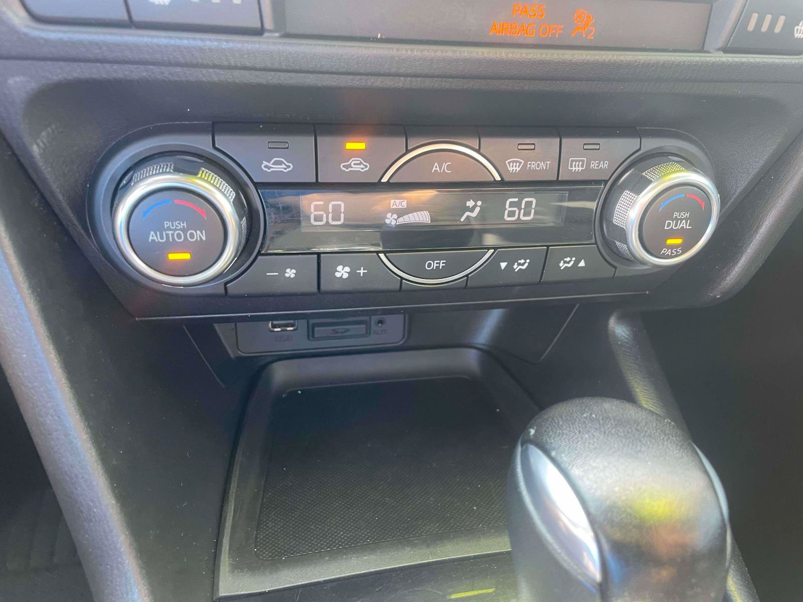 Used 2018 MAZDA MAZDA3 Touring FWD image 17