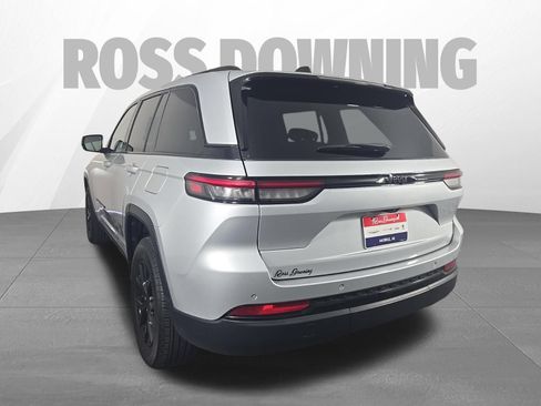 Used 2024 Jeep Grand Cherokee Altitude RWD image 6