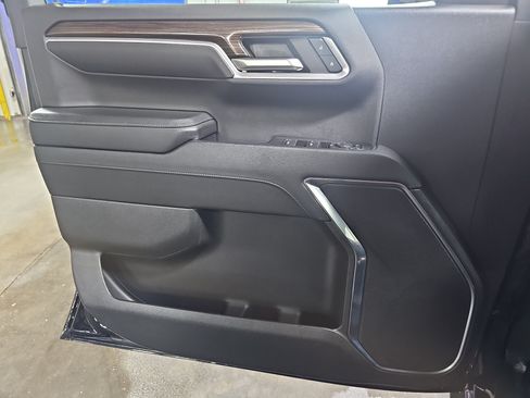 Used 2023 Chevrolet Silverado 1500 LT AWD/4WD image 26