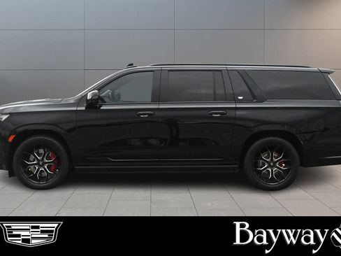 Certified 2023 Cadillac Escalade ESV Sport Platinum image 4