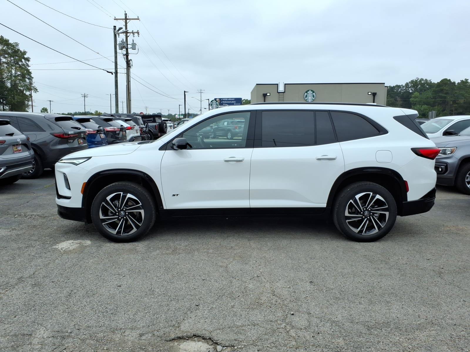 Used 2025 Buick Enclave Sport Touring FWD image 2