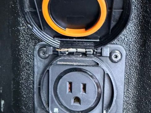 Used 2023 GMC Sierra 1500 AT4X image 9