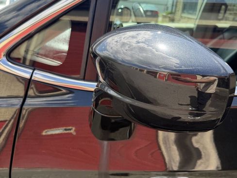 Used 2018 Chrysler Pacifica Touring-L FWD image 19