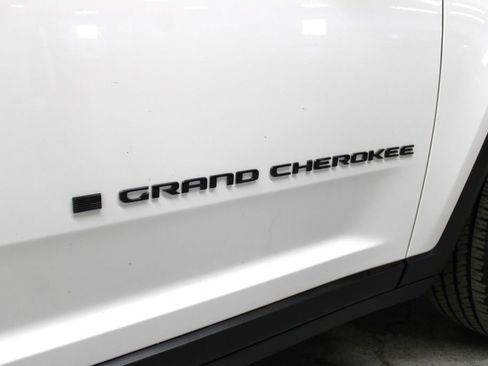 Used 2025 Jeep Grand Cherokee Altitude image 39