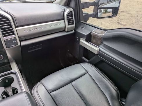 Used 2021 Ford F250 Lariat w/ Lariat Value Package RWD image 17