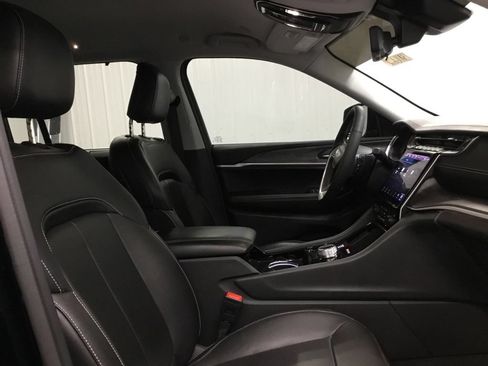 Used 2023 Jeep Grand Cherokee Limited w/ Luxury Tech Group II AWD/4WD image 22