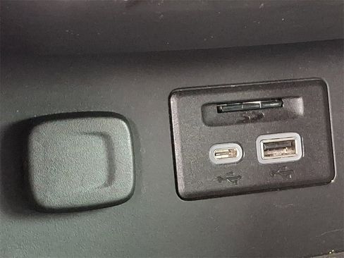 Used 2022 GMC Acadia SLE w/ Driver Convenience Package image 26