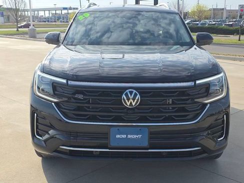 Used 2025 Volkswagen Atlas SEL Premium R-Line image 8