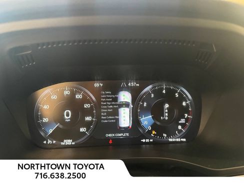 Used 2019 Volvo XC60 T5 Momentum w/ Multimedia Package AWD/4WD image 27