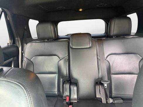 Used 2017 Ford Explorer XLT w/ Equipment Group 202A FWD image 15