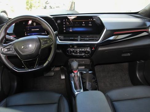 Used 2024 Chevrolet Trax RS w/ Sunroof Package FWD image 34