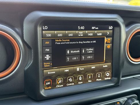 Used 2023 Jeep Gladiator Mojave w/ Cold Weather Group image 16