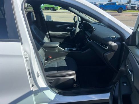 Used 2025 Buick Envista Preferred FWD image 24