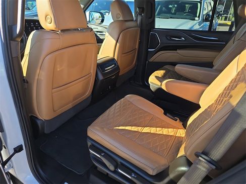 Used 2022 Cadillac Escalade Premium Luxury w/ LPO, Radiant Package image 37