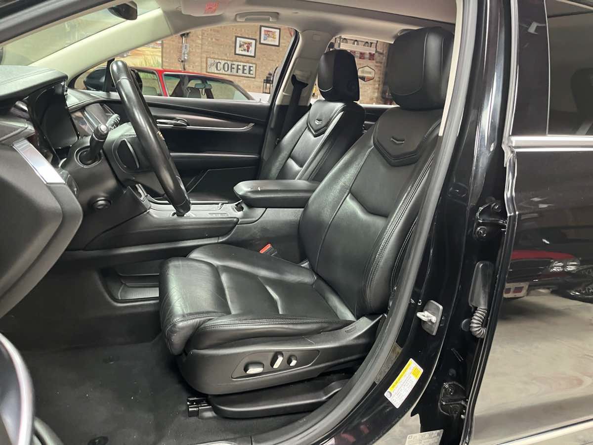 Used 2017 Cadillac XT5 Luxury w/ Driver Awareness Package AWD/4WD image 21