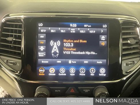 Used 2021 Jeep Grand Cherokee Laredo X AWD/4WD image 34