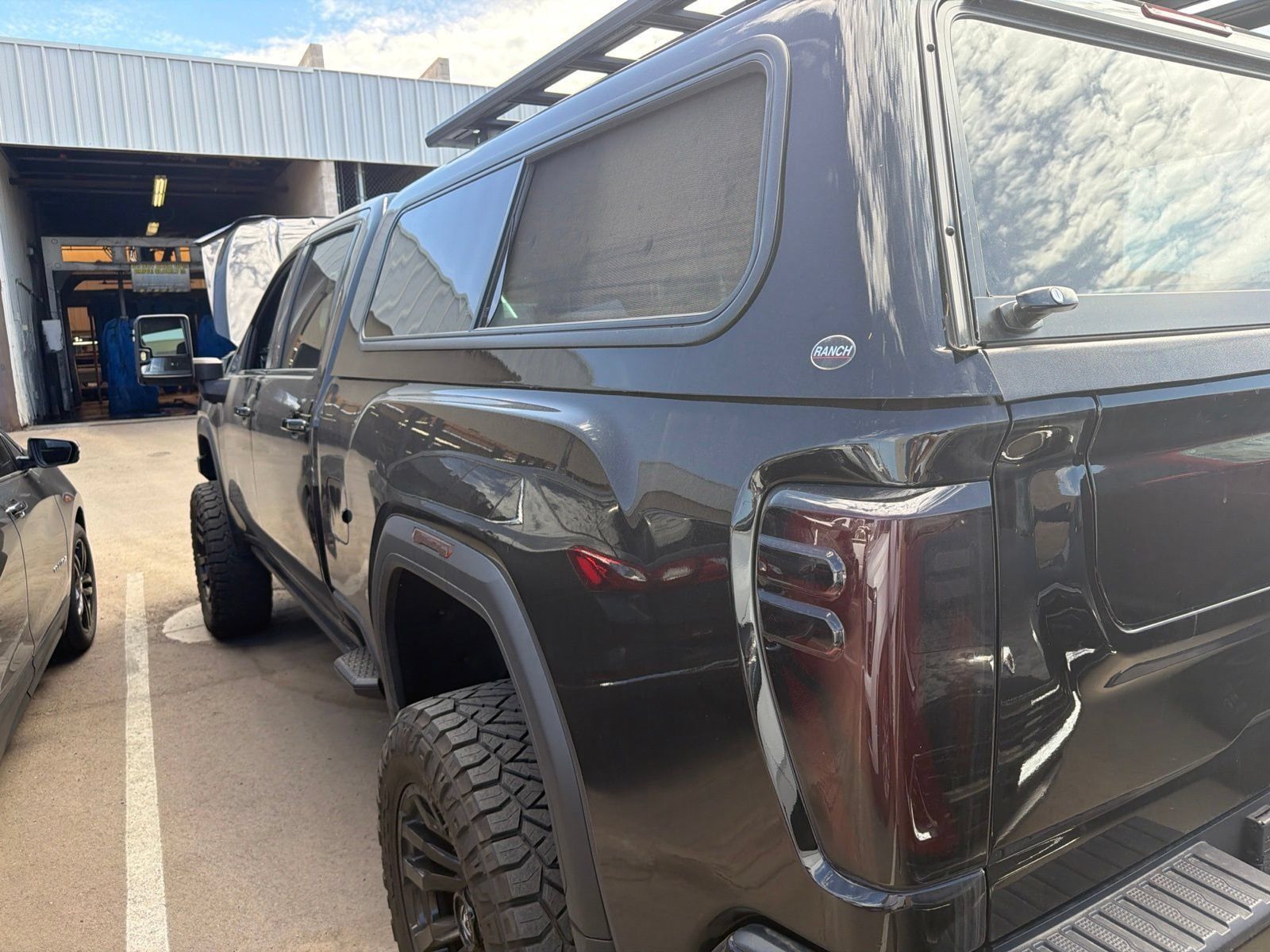 Used 2024 GMC Sierra 2500 AT4 w/ AT4 Premium Plus Package AWD/4WD image 8