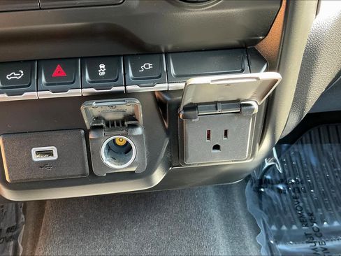 Used 2020 Chevrolet Silverado 1500 Custom w/ Custom Value Package image 30