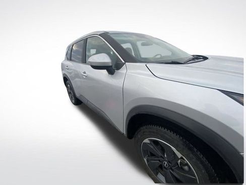 Used 2024 Nissan Rogue SV image 12