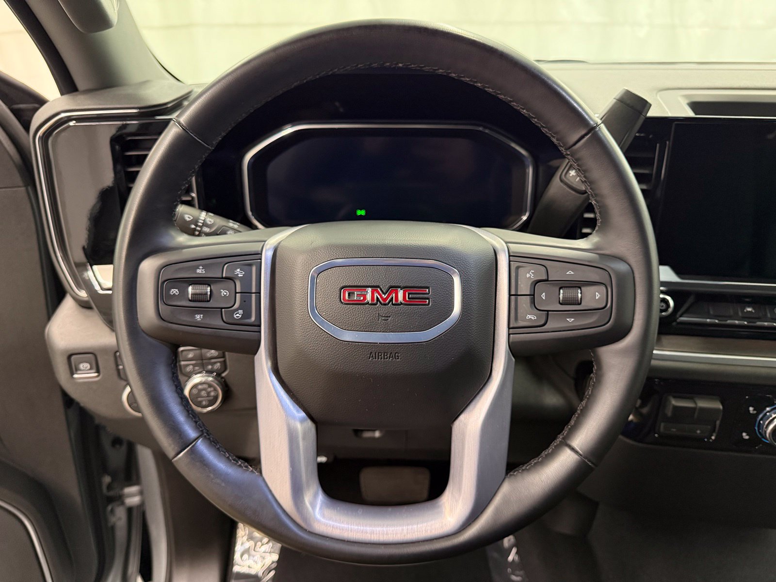 Used 2026 GMC Sierra 1500 SLT AWD/4WD image 12