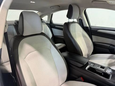 Used 2020 Ford Fusion SE w/ Equipment Group 151A image 25