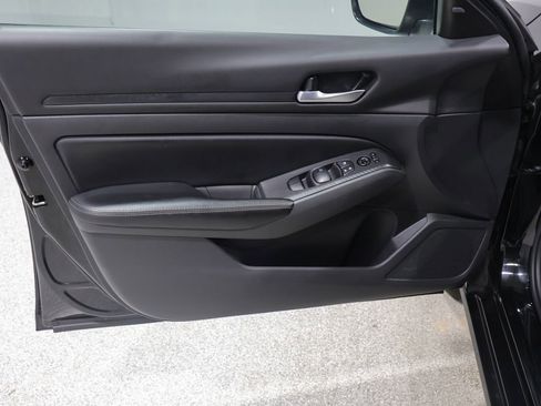 Used 2024 Nissan Altima 2.5 SV AWD/4WD image 13
