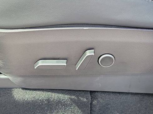 Used 2022 Tesla Model Y Performance AWD/4WD image 28