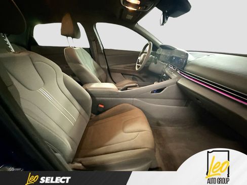 Used 2024 Hyundai Elantra SEL FWD image 25