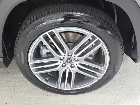 Used 2026 Mercedes-Benz GLS 450 4MATIC image 9