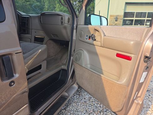 Used 2002 Chevrolet Astro Passenger AWD image 21