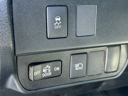 Used 2020 Toyota Tacoma SR5 image 25