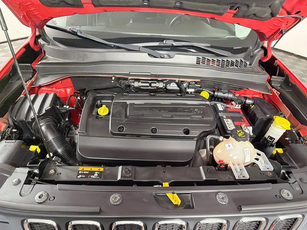 Used 2015 Jeep Renegade Latitude w/ Cold Weather Group II FWD image 27