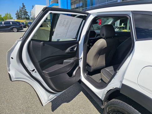Used 2025 Chevrolet Trax ACTIV w/ Driver Confidence Package FWD image 15