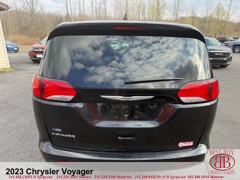 Used 2023 Chrysler Voyager LX FWD image 4