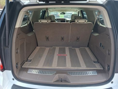 Used 2023 GMC Yukon XL Denali image 11