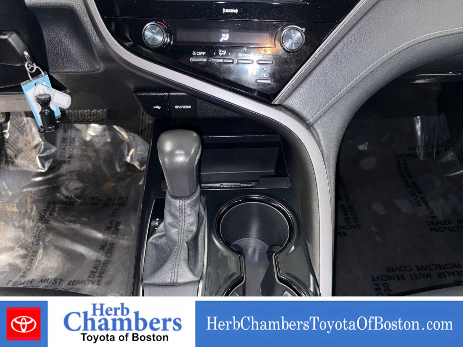 Used 2020 Toyota Camry SE FWD image 15