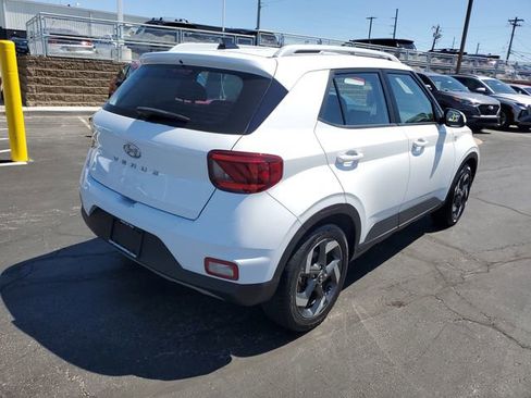 Certified 2022 Hyundai Venue SEL FWD image 4