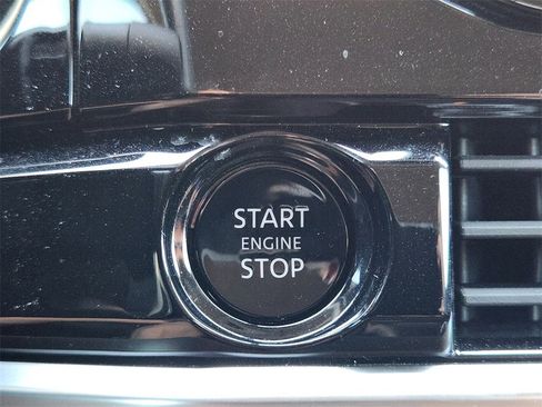 Used 2025 Nissan Pathfinder SV image 15