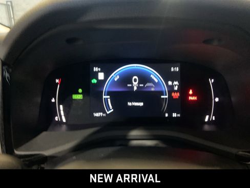 Used 2025 Toyota Camry LE image 9