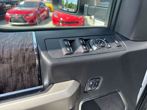 Used 2017 Ford F250 Lariat w/ Lariat Ultimate Package image 28