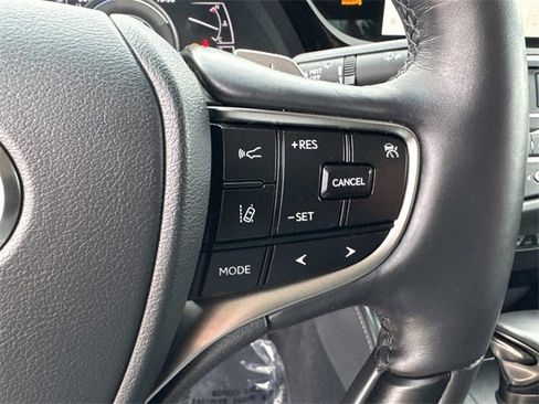 Used 2025 Lexus ES 300h w/ Luxury Package image 28