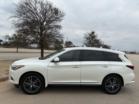 Used 2017 INFINITI QX60 FWD w/ Deluxe Technology Package image 2