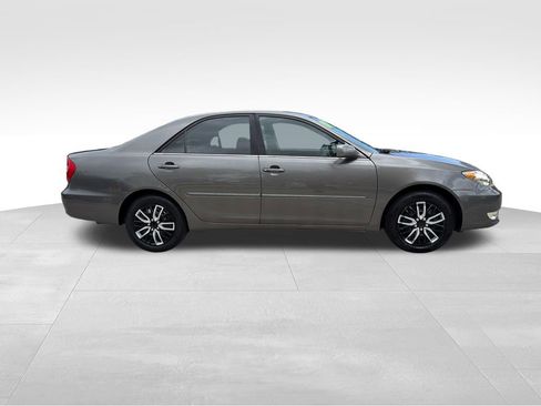 Used 2004 Toyota Camry XLE image 8