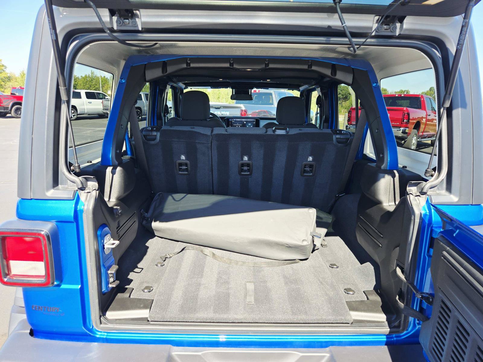 Used 2025 Jeep Wrangler Unlimited Sport AWD/4WD image 15