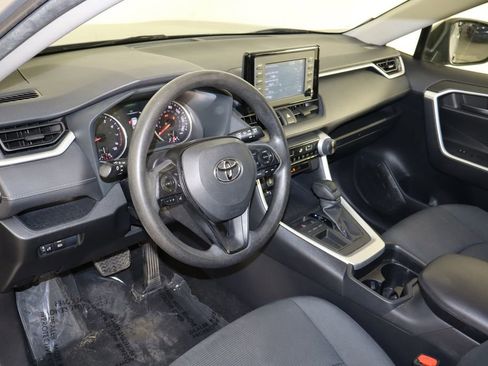 Used 2019 Toyota RAV4 LE FWD image 23