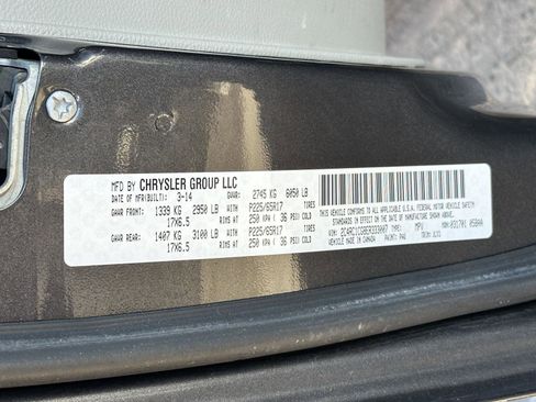 Used 2014 Chrysler Town & Country Touring-L image 15