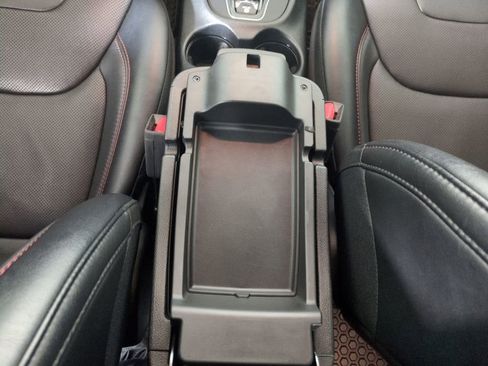 Used 2022 Jeep Cherokee Trailhawk w/ Premium Leather Package image 27